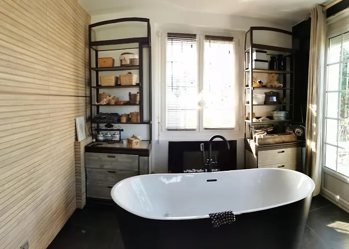 Oasis De Detente Avec Piscine Et Jacuzzi 300m2 Villa